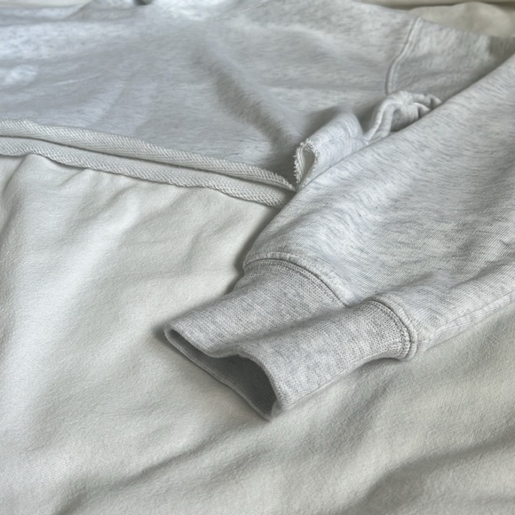 TNA SZ XS ARITZIA HEATHER CLOUD WHITE JANSON CROPPED HOODIE - Picture 2 of 5